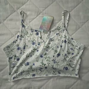 NWT Super cute floral print crop top